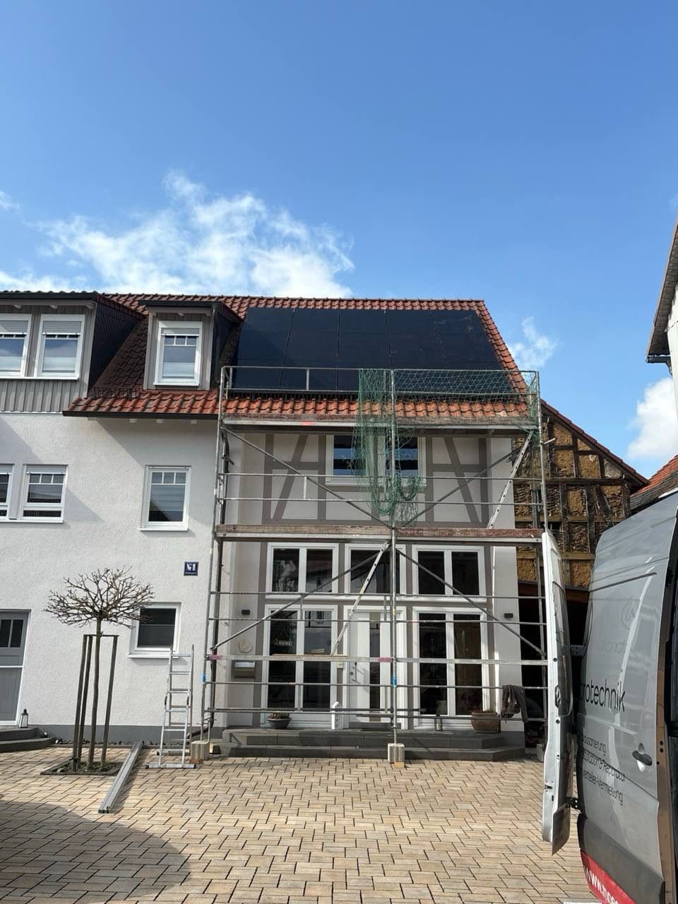 Installation von Wallbox und Solaranlage